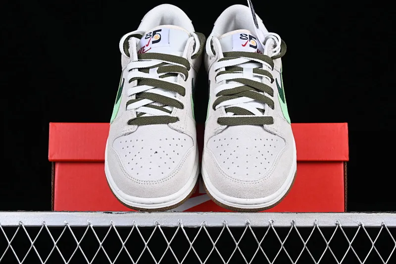 All categories Nk SB Dunk series Nk SB Dunk Low low-top sneakers Nk SB Dunk Low "85" grass green double hook SB low-top sports and leisure sneakers DO9457-141